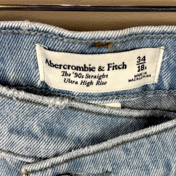 Abercrombie & Fitch Curve Love Ultra High Rise 90s Straight Jean - Picture 7 of 10